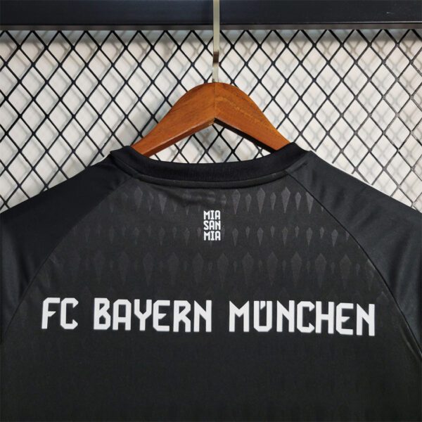 Bayern Munich Goalkeeper Black 23/24 - Image 4