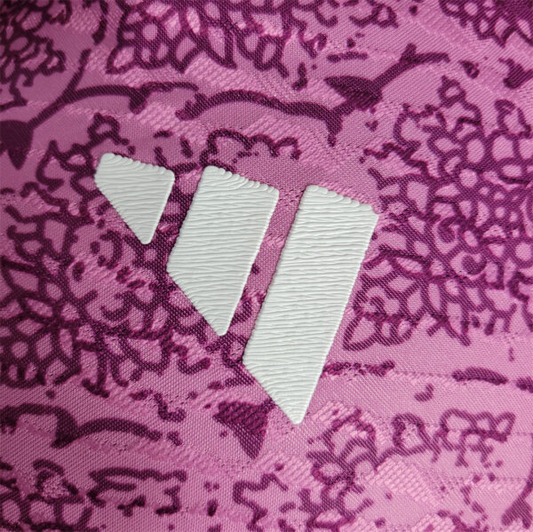 Real Madrid Special Edition Pink 23/24 - Player Version - Image 2