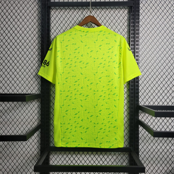 Wolves Goalkeeper Lime 23/24 - Image 3