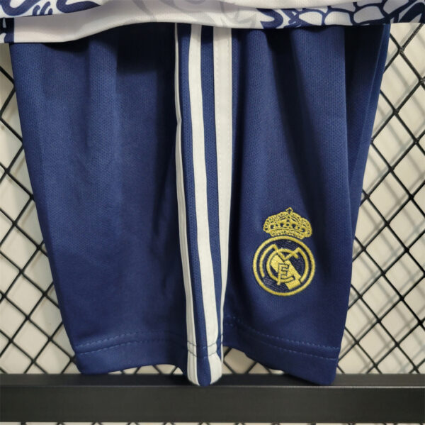 Real Madrid Special Edition White 23/24 - Kids - Image 4