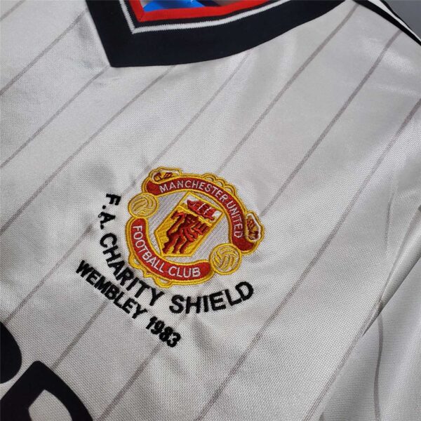 Man Utd Away 82/83 - Image 4