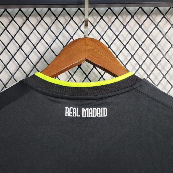 Real Madrid Away 10/11 - Long Sleeve - Image 6