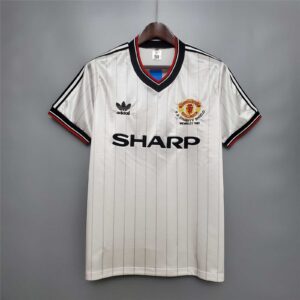 Man Utd Away 82/83