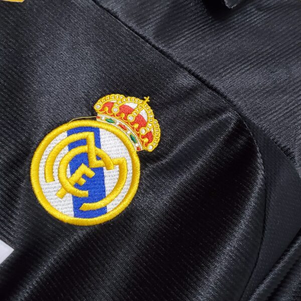 Real Madrid Away 99/00 - Image 2