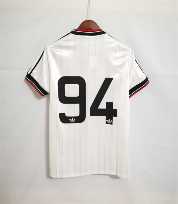 Man Utd Away 82/83 - Image 5
