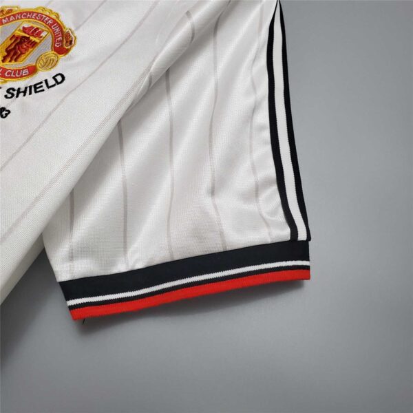 Man Utd Away 82/83 - Image 6
