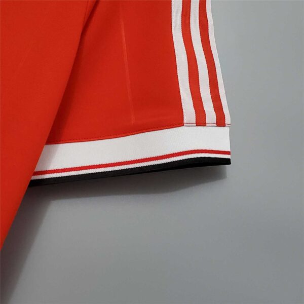 Man Utd Home 83/84 - Image 7