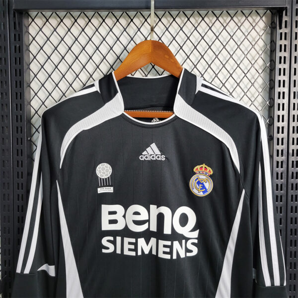Real Madrid Away 06/07 - Long Sleeve - Image 10