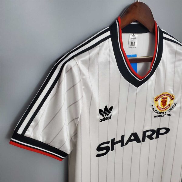 Man Utd Away 82/83 - Image 7