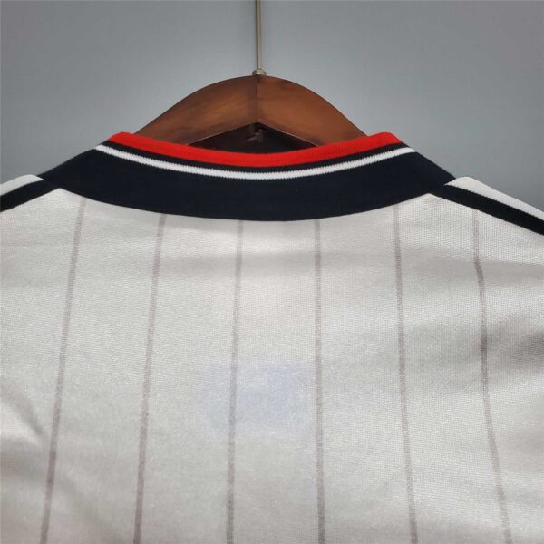 Man Utd Away 82/83 - Image 8