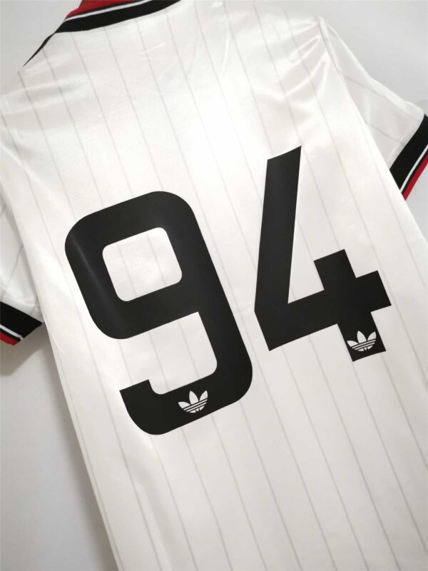 Man Utd Away 82/83 - Image 9