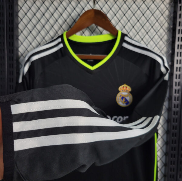 Real Madrid Away 10/11 - Long Sleeve - Image 9