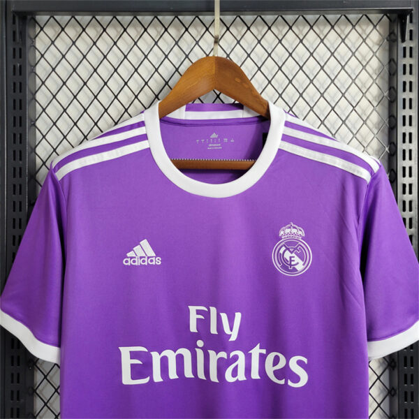 Real Madrid Away 17/18 - Image 9