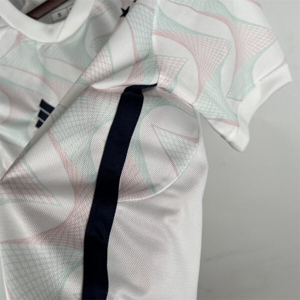Ajax Away 23/24 - Image 5