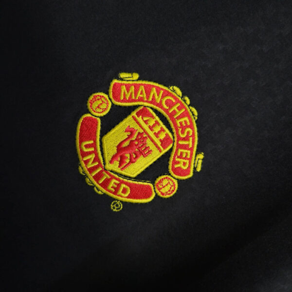 Man Utd Away 03/04 - Image 3