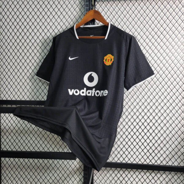 Man Utd Away 03/04 - Image 7