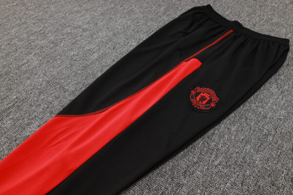 Man Utd Red/Black Half-Zip Tracksuit - Kids - Image 2