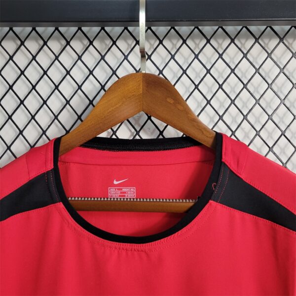 Man Utd Home 02-04 - Image 6