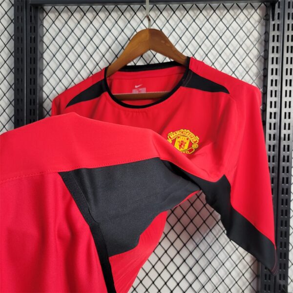 Man Utd Home 02-04 - Image 5