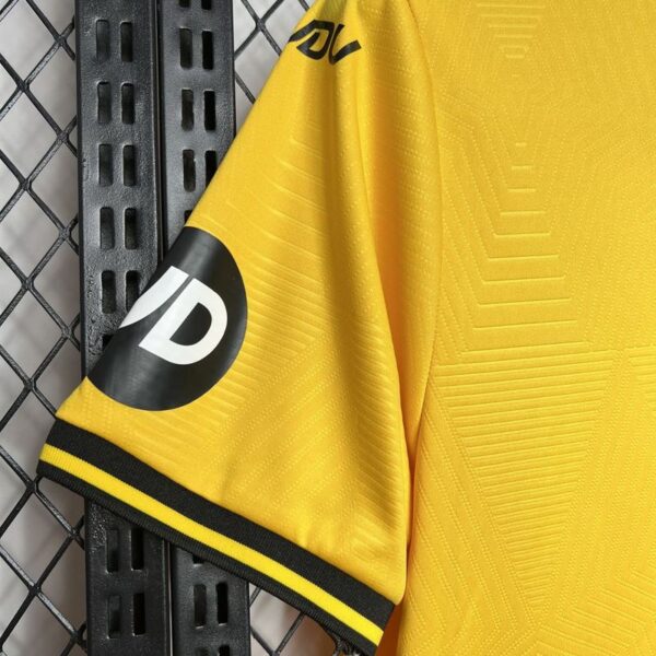 Wolves Home 24/25 - Image 5