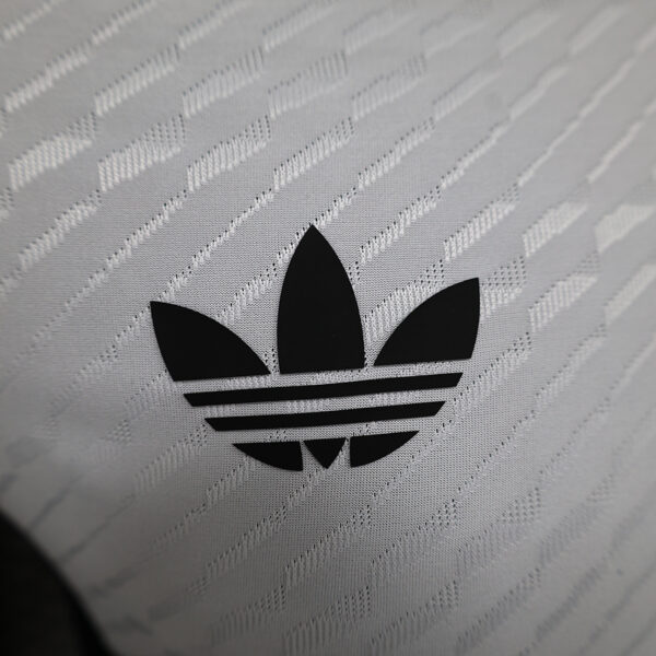 Japan Special Edition Black/White 24/25 - Player Version - Image 8